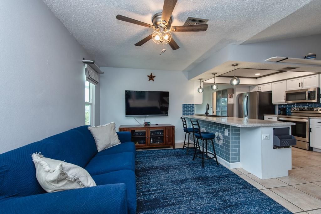 Active With Contract: $300,000 (2 beds, 2 baths, 1342 Square Feet)