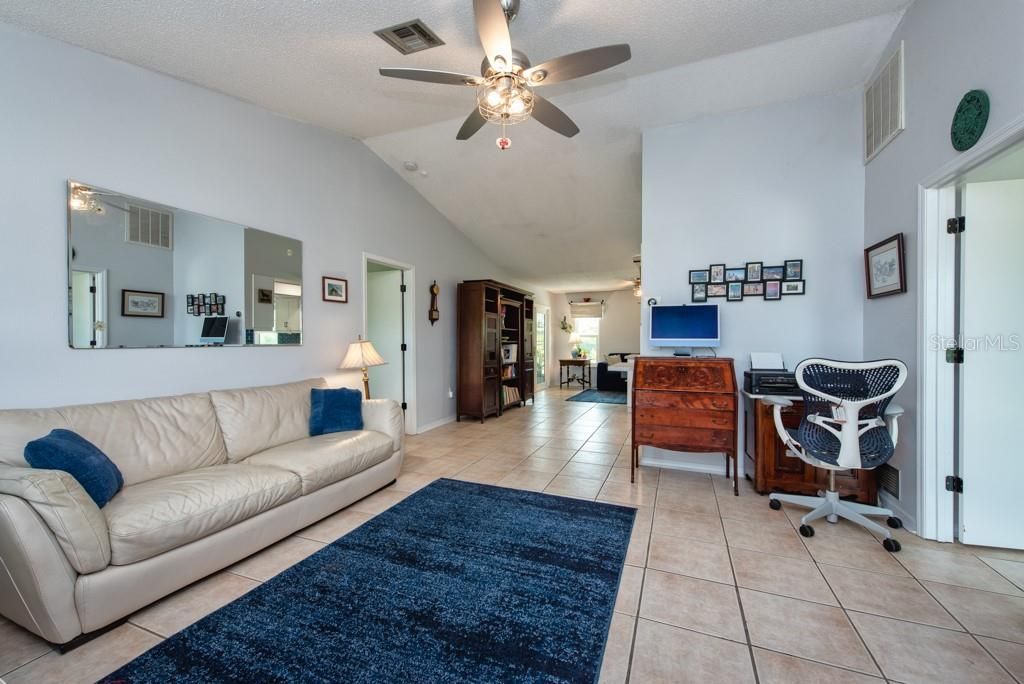 Active With Contract: $300,000 (2 beds, 2 baths, 1342 Square Feet)