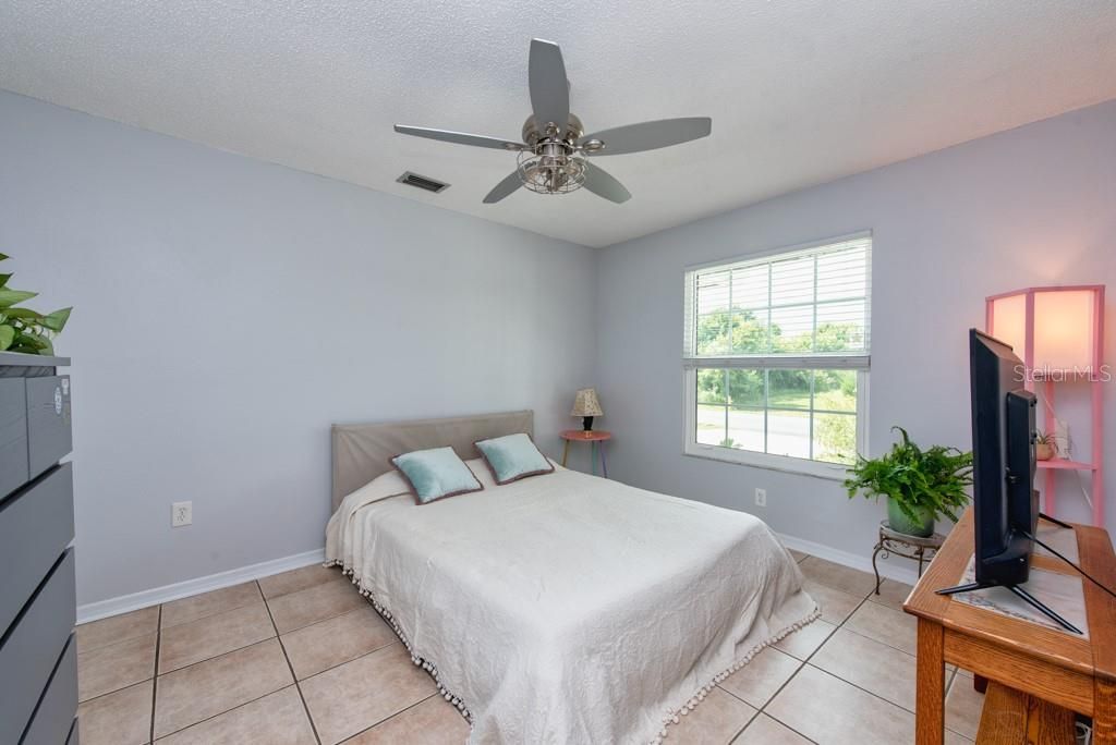 Active With Contract: $300,000 (2 beds, 2 baths, 1342 Square Feet)