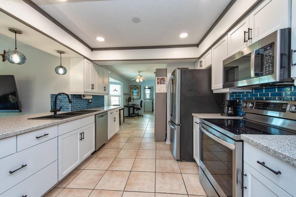 Active With Contract: $300,000 (2 beds, 2 baths, 1342 Square Feet)