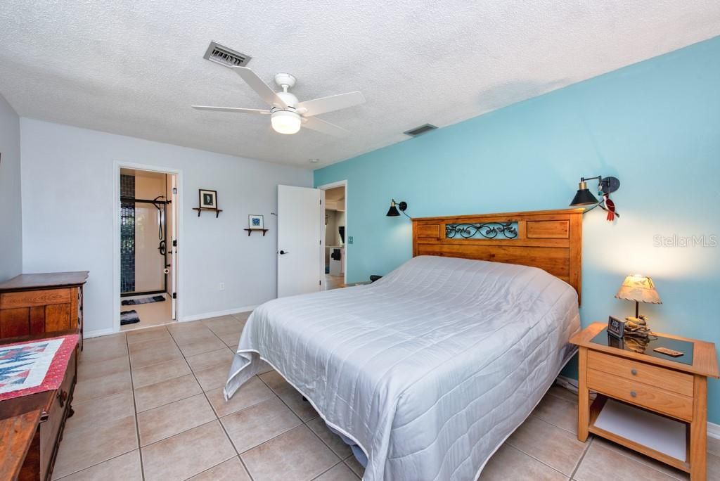 Active With Contract: $300,000 (2 beds, 2 baths, 1342 Square Feet)