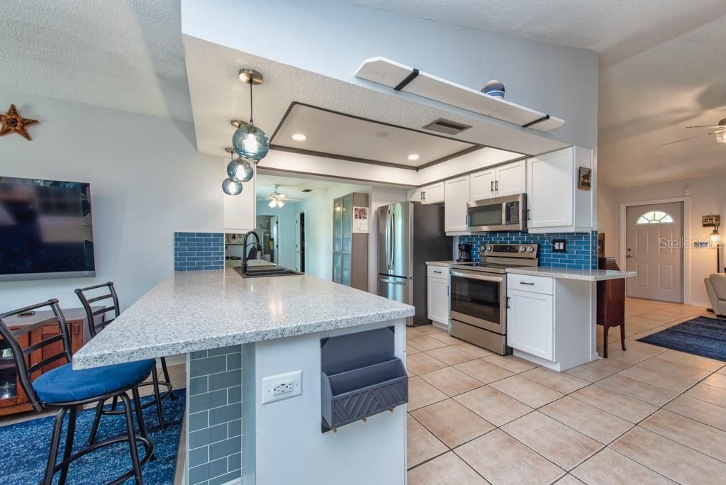 Active With Contract: $300,000 (2 beds, 2 baths, 1342 Square Feet)