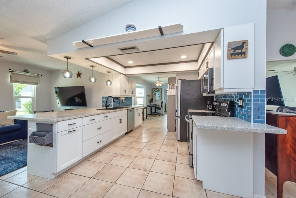 Active With Contract: $300,000 (2 beds, 2 baths, 1342 Square Feet)