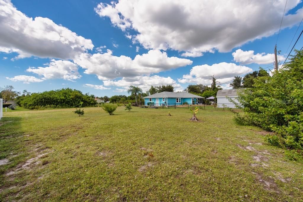 Active With Contract: $300,000 (2 beds, 2 baths, 1342 Square Feet)