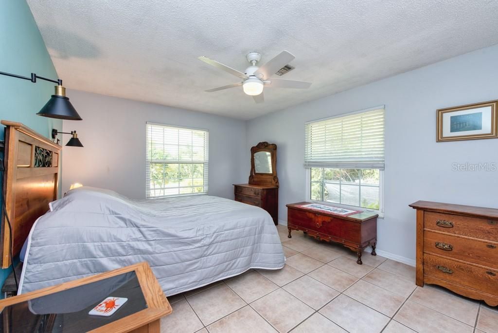 Active With Contract: $300,000 (2 beds, 2 baths, 1342 Square Feet)