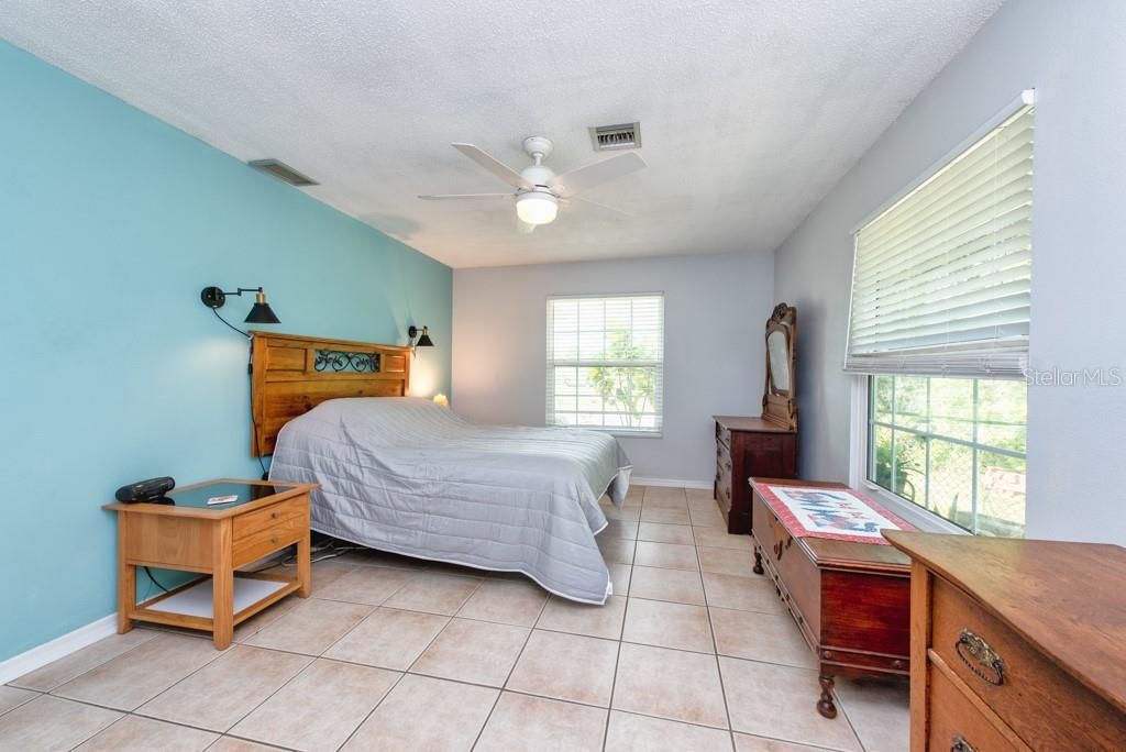 Active With Contract: $300,000 (2 beds, 2 baths, 1342 Square Feet)