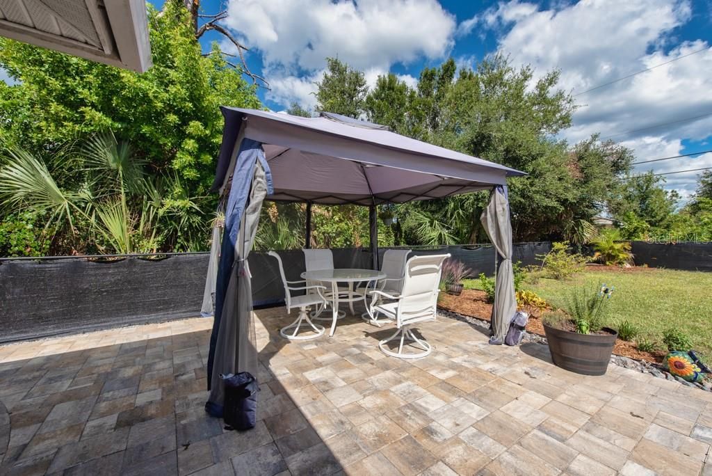 Active With Contract: $300,000 (2 beds, 2 baths, 1342 Square Feet)