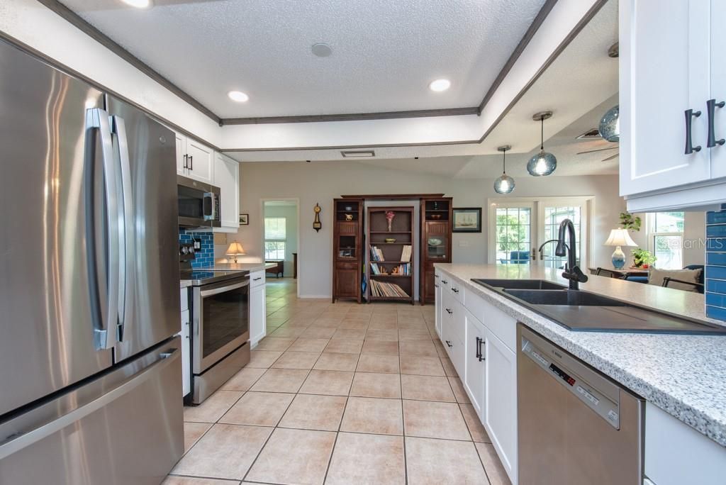 Active With Contract: $300,000 (2 beds, 2 baths, 1342 Square Feet)