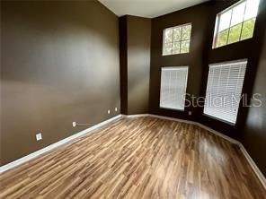 Под контрактом: $515,000 (4 спален, 2 ванн, 2795 Квадратных фут)