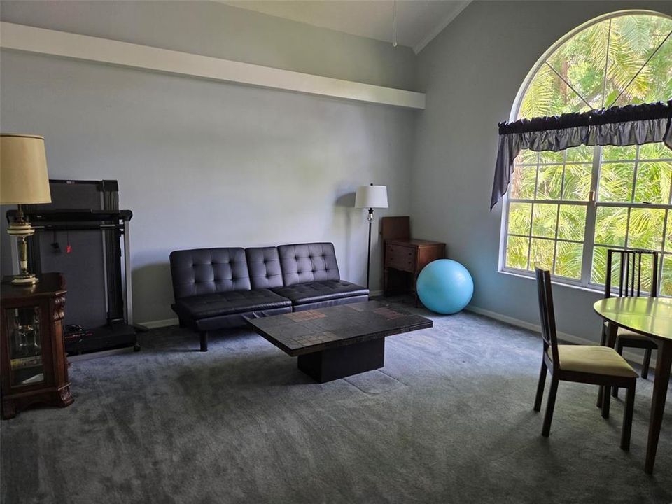 出租: $3,350 (3 贝兹, 2 浴室, 2829 平方英尺)