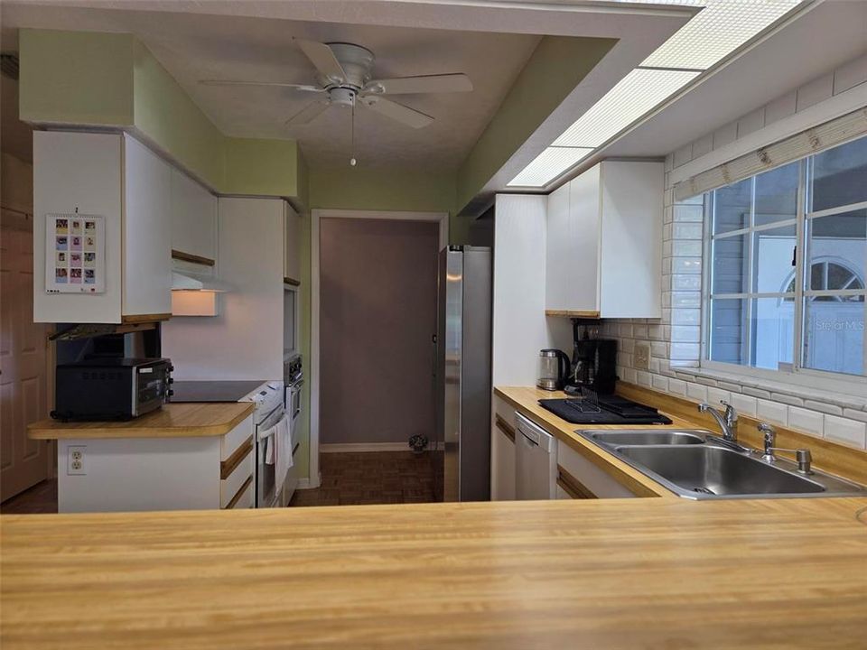 出租: $3,350 (3 贝兹, 2 浴室, 2829 平方英尺)