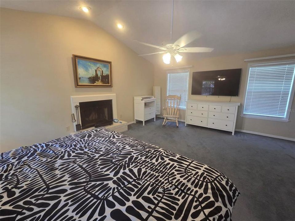 出租: $3,350 (3 贝兹, 2 浴室, 2829 平方英尺)