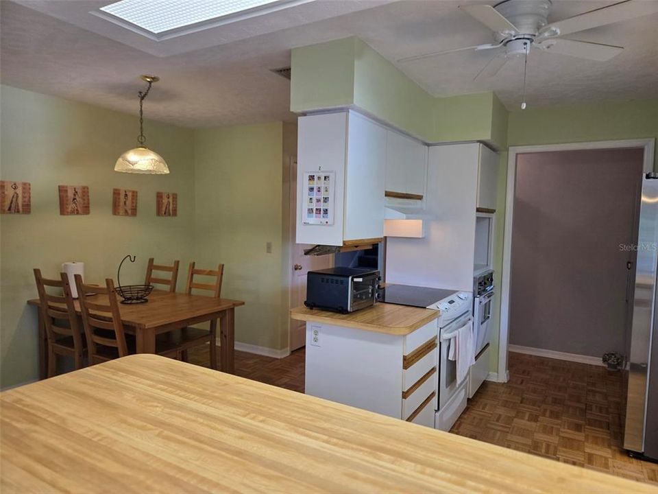 出租: $3,350 (3 贝兹, 2 浴室, 2829 平方英尺)