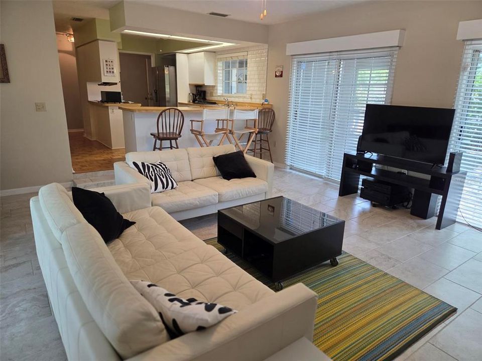 出租: $3,350 (3 贝兹, 2 浴室, 2829 平方英尺)