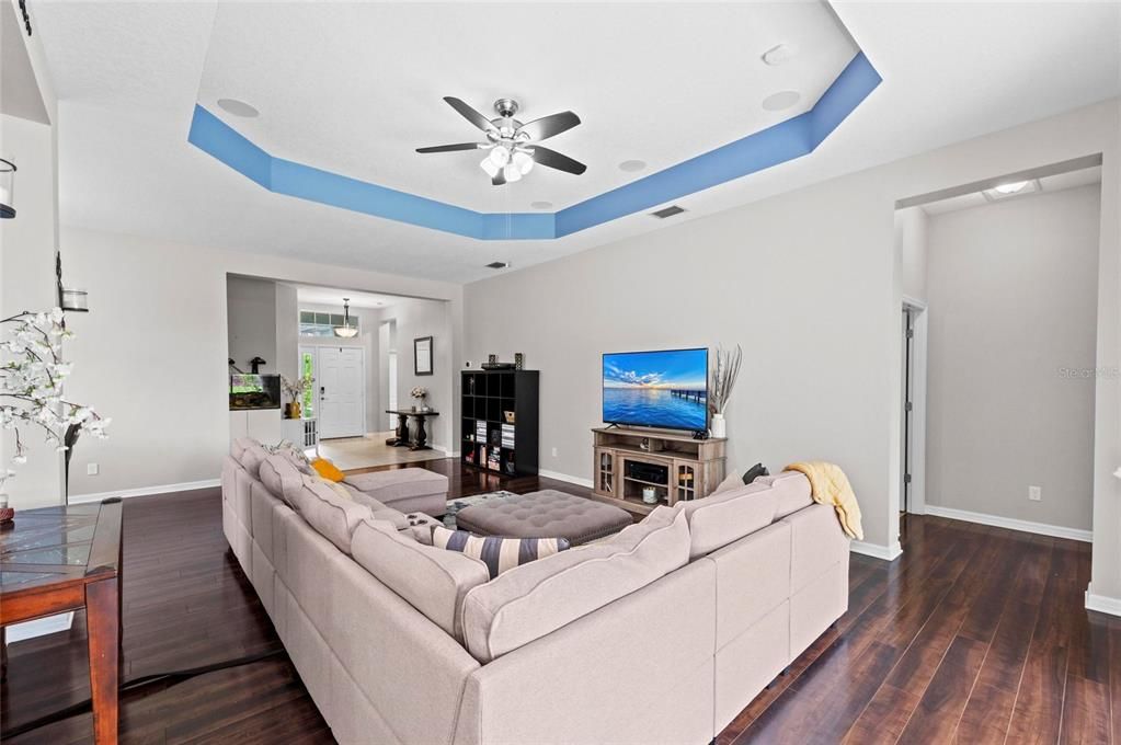 出租: $3,750 (3 贝兹, 2 浴室, 2485 平方英尺)