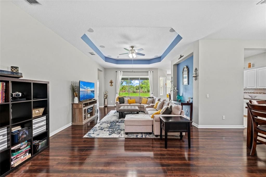 出租: $3,750 (3 贝兹, 2 浴室, 2485 平方英尺)