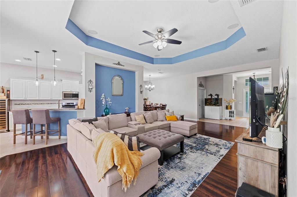 出租: $3,750 (3 贝兹, 2 浴室, 2485 平方英尺)