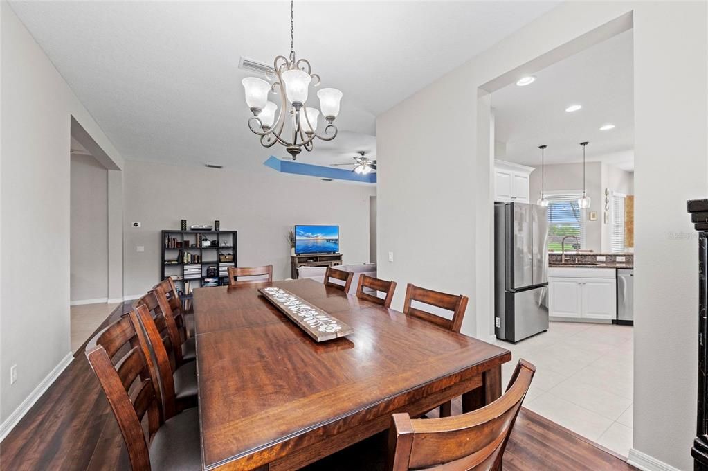 出租: $3,750 (3 贝兹, 2 浴室, 2485 平方英尺)