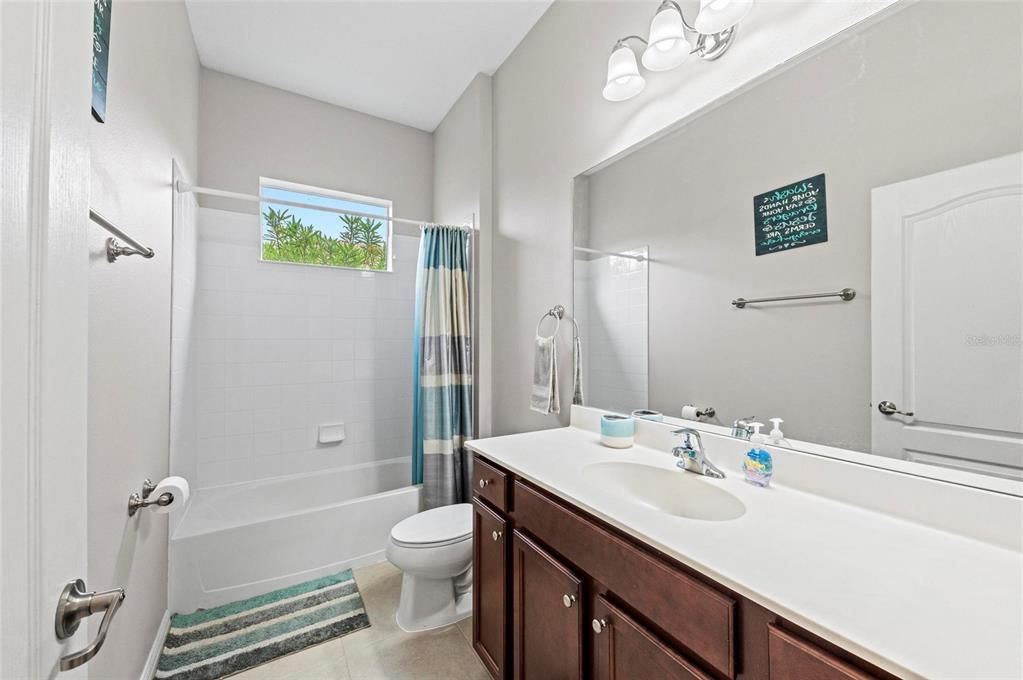 出租: $3,750 (3 贝兹, 2 浴室, 2485 平方英尺)