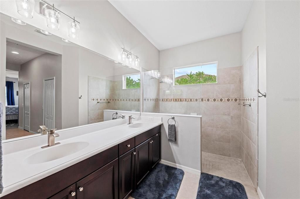 出租: $3,750 (3 贝兹, 2 浴室, 2485 平方英尺)