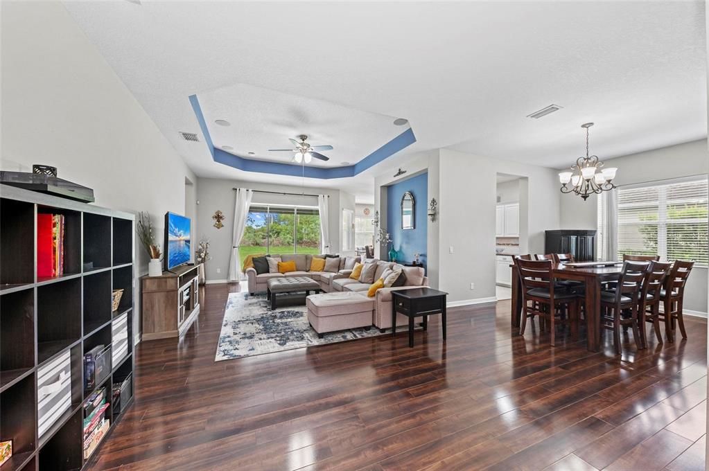 出租: $3,750 (3 贝兹, 2 浴室, 2485 平方英尺)