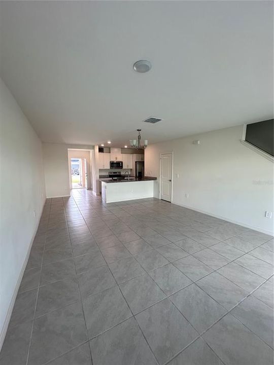 For Rent: $2,050 (3 beds, 2 baths, 1687 Square Feet)