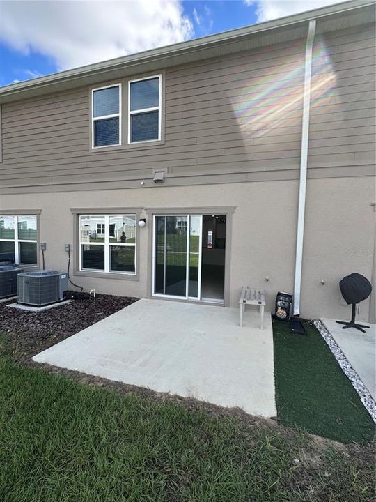 For Rent: $2,050 (3 beds, 2 baths, 1687 Square Feet)