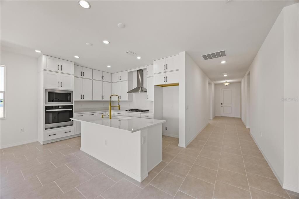 出租: $2,800 (4 贝兹, 3 浴室, 2353 平方英尺)