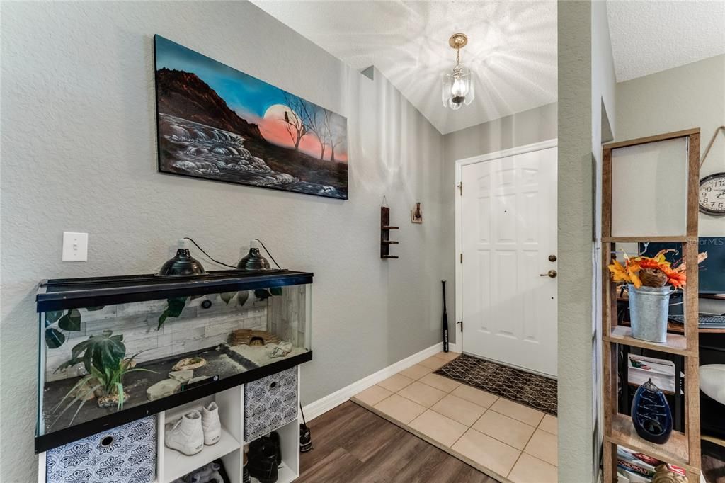 For Sale: $299,000 (3 beds, 2 baths, 1466 Square Feet)