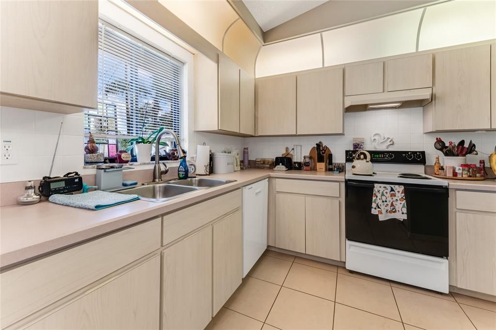 For Sale: $299,000 (3 beds, 2 baths, 1466 Square Feet)