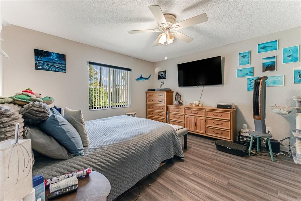 For Sale: $299,000 (3 beds, 2 baths, 1466 Square Feet)