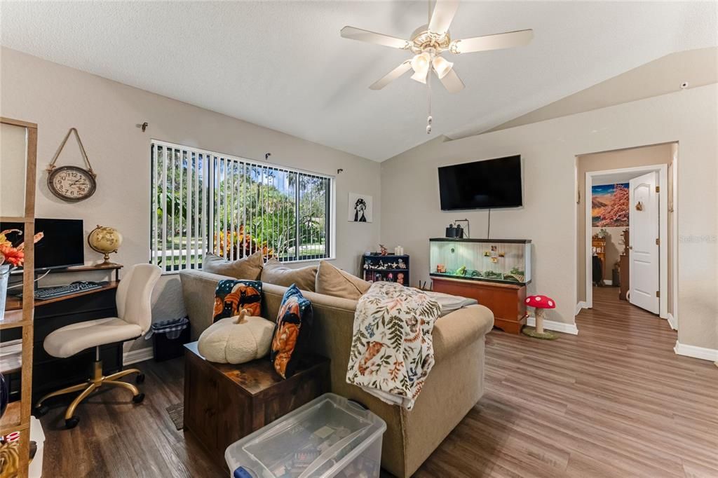 For Sale: $299,000 (3 beds, 2 baths, 1466 Square Feet)