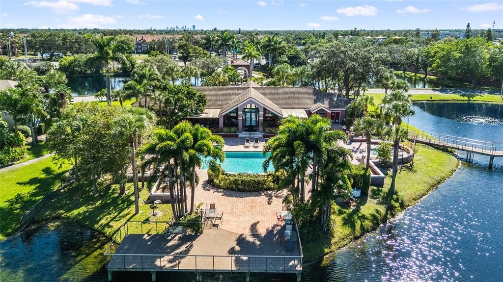 待售: $189,000 (1 贝兹, 1 浴室, 742 平方英尺)