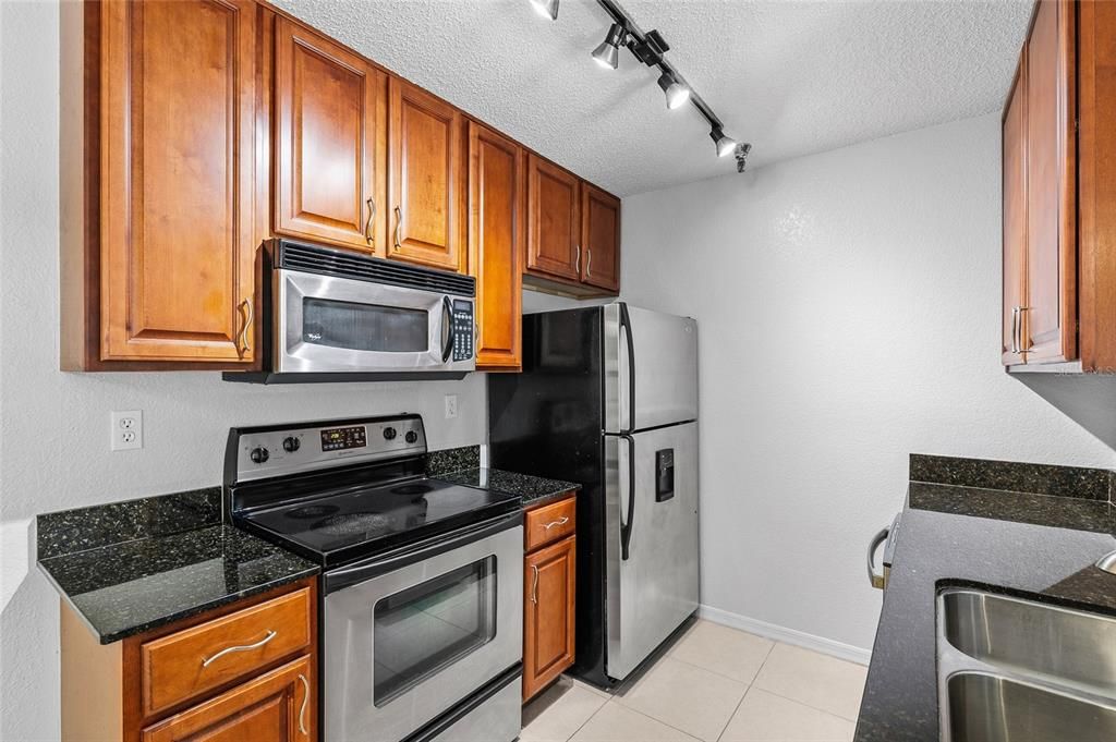 待售: $189,000 (1 贝兹, 1 浴室, 742 平方英尺)