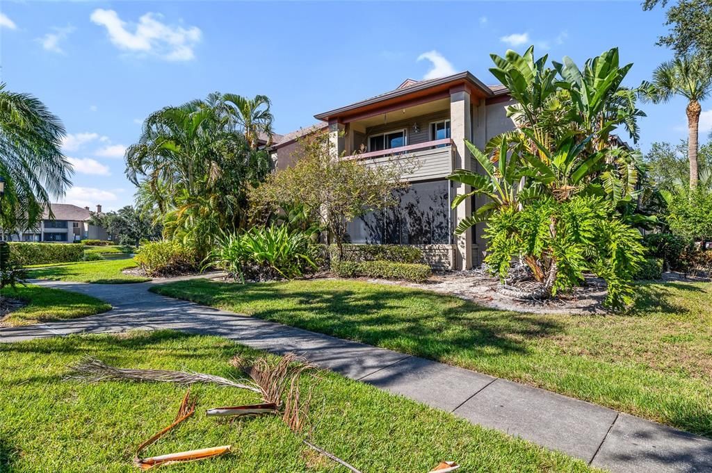 待售: $189,000 (1 贝兹, 1 浴室, 742 平方英尺)