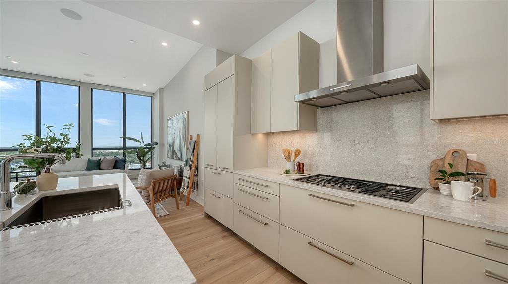 For Sale: $1,668,000 (2 beds, 2 baths, 1562 Square Feet)