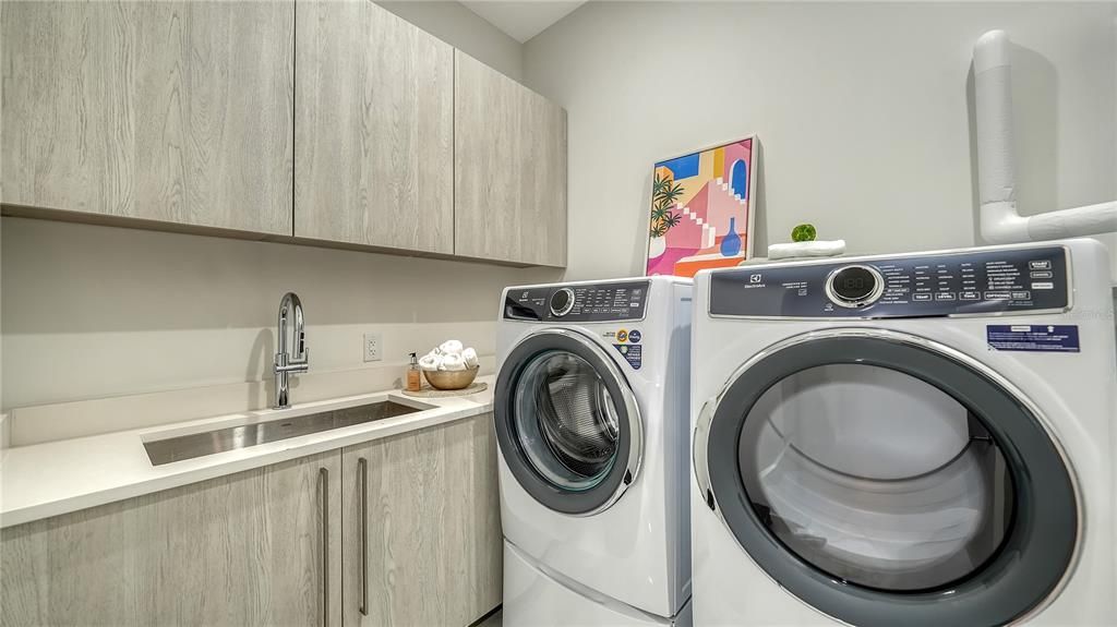 For Sale: $1,668,000 (2 beds, 2 baths, 1562 Square Feet)