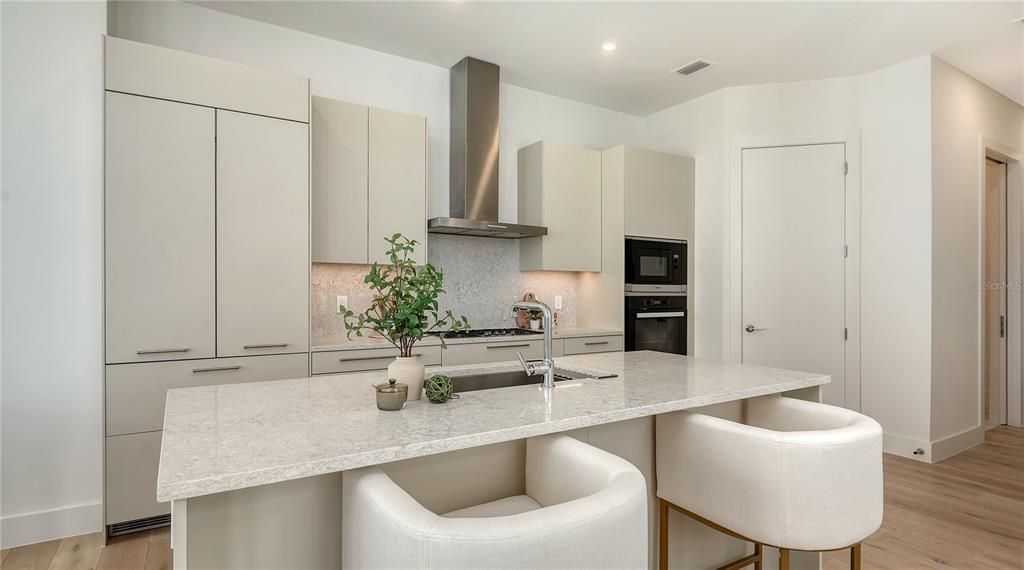 For Sale: $1,668,000 (2 beds, 2 baths, 1562 Square Feet)