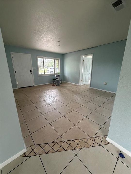 出租: $2,100 (3 贝兹, 2 浴室, 1404 平方英尺)