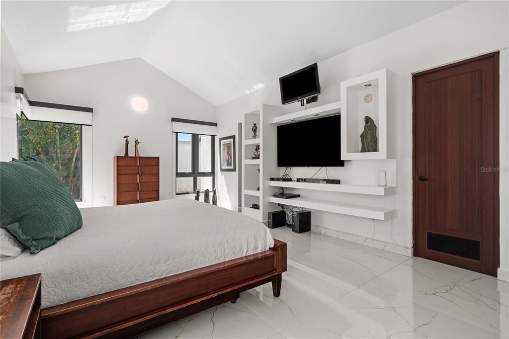 For Sale: $2,300,000 (4 beds, 3 baths, 3800 Square Feet)