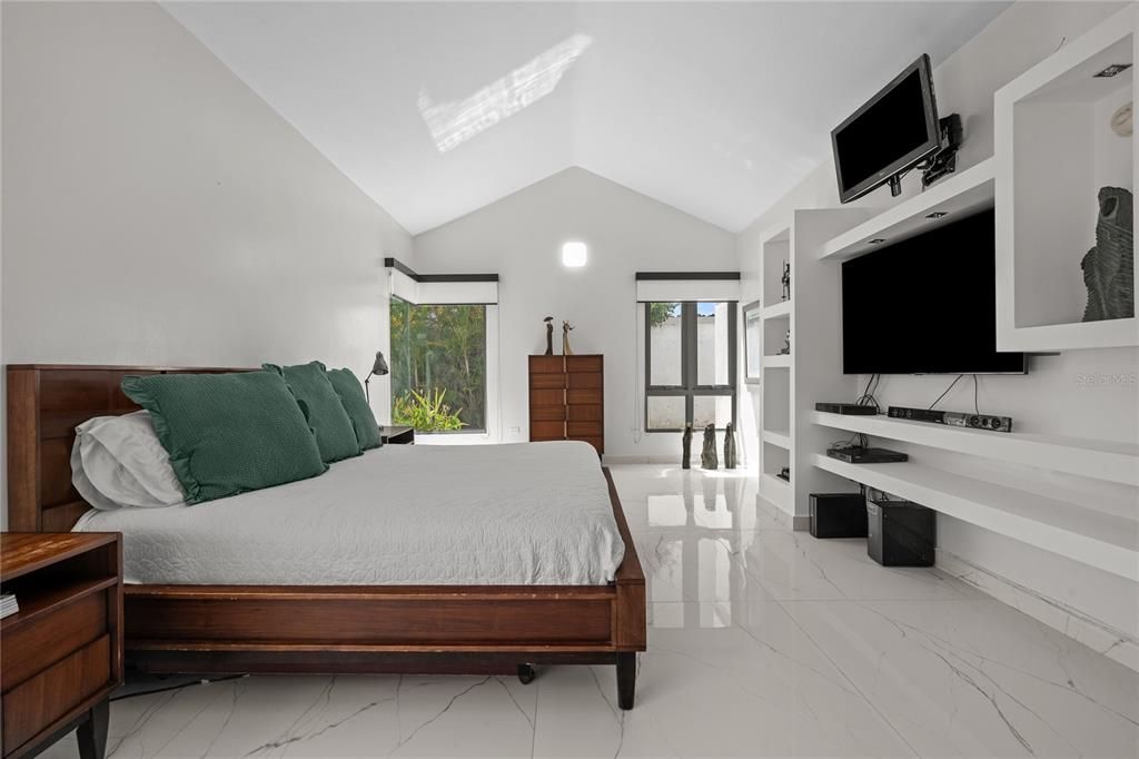 For Sale: $2,300,000 (4 beds, 3 baths, 3800 Square Feet)