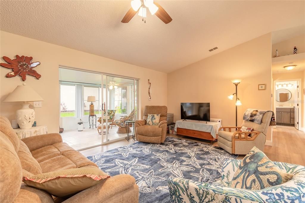 For Sale: $351,900 (3 beds, 2 baths, 1668 Square Feet)