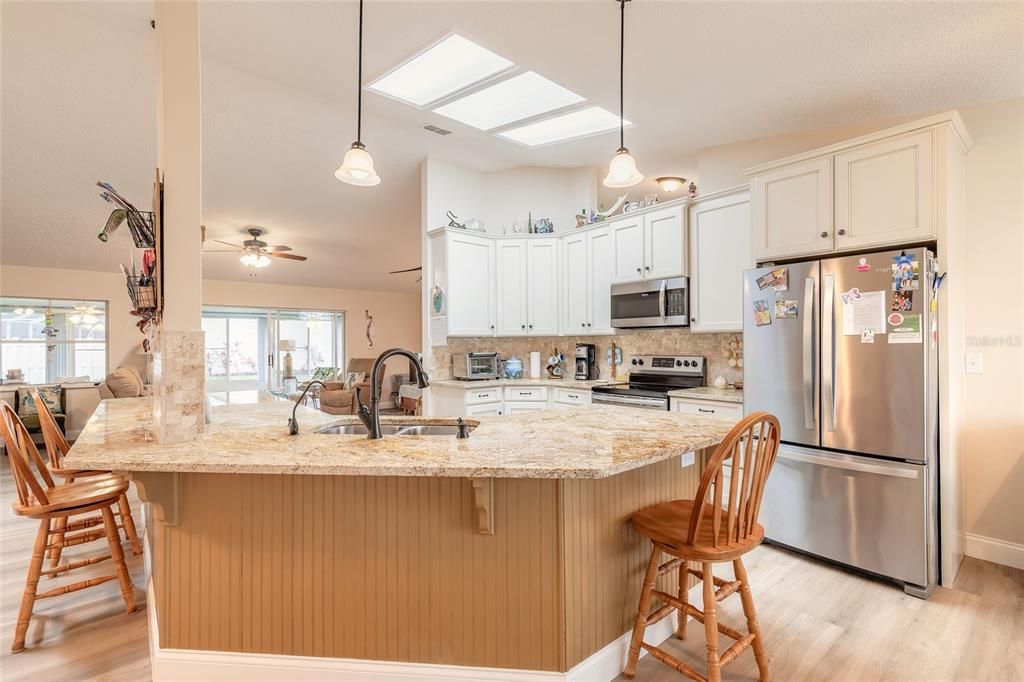 For Sale: $351,900 (3 beds, 2 baths, 1668 Square Feet)