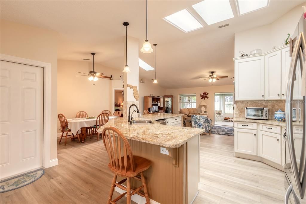 For Sale: $351,900 (3 beds, 2 baths, 1668 Square Feet)