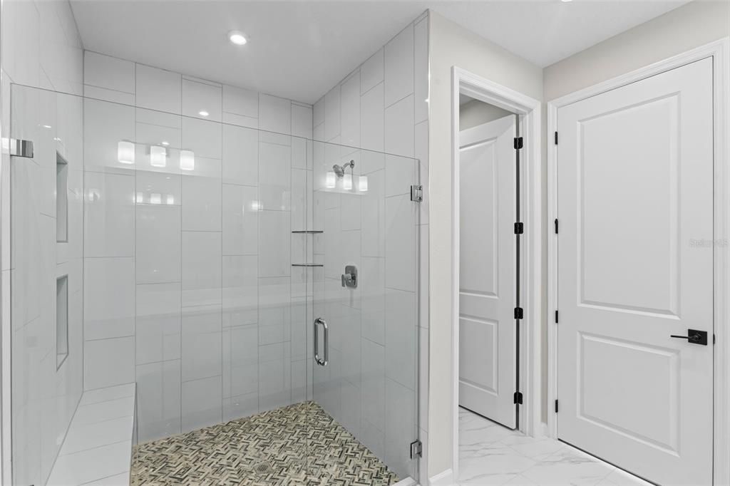 En Venta: $559,990 (3 camas, 3 baños, 2129 Pies cuadrados)