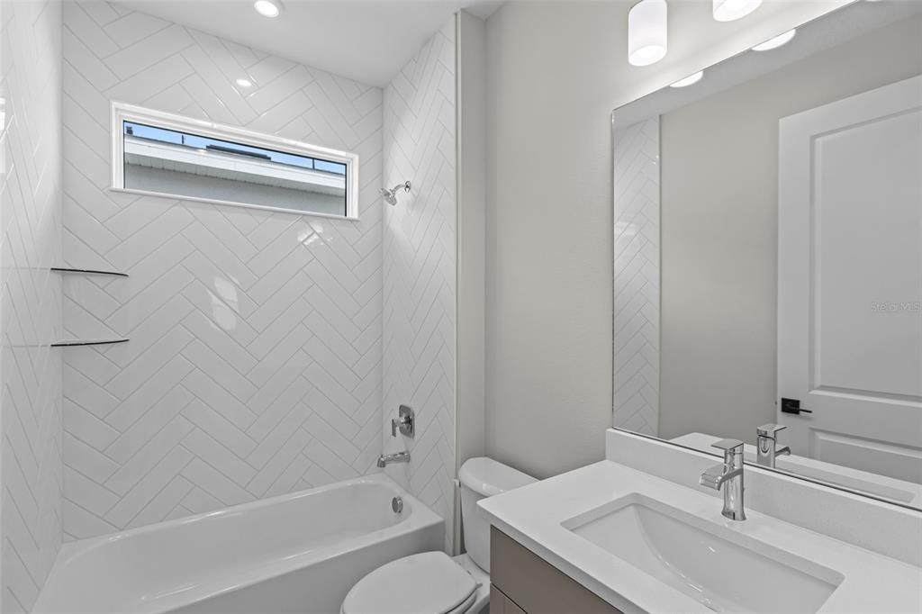 En Venta: $559,990 (3 camas, 3 baños, 2129 Pies cuadrados)