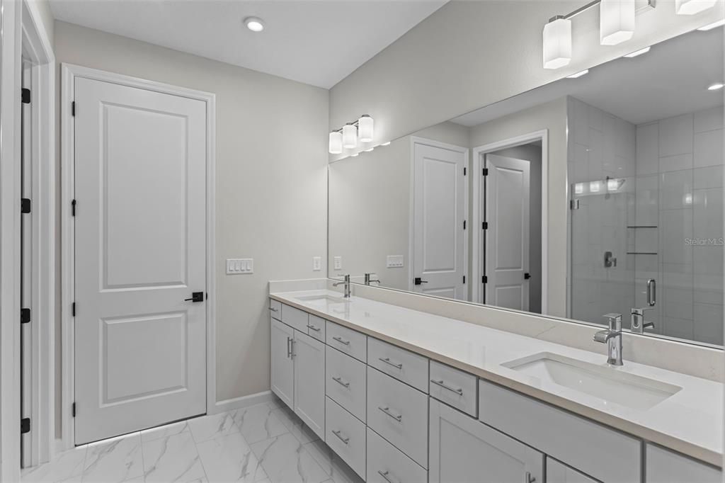 En Venta: $559,990 (3 camas, 3 baños, 2129 Pies cuadrados)