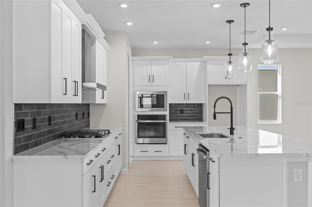 En Venta: $559,990 (3 camas, 3 baños, 2129 Pies cuadrados)