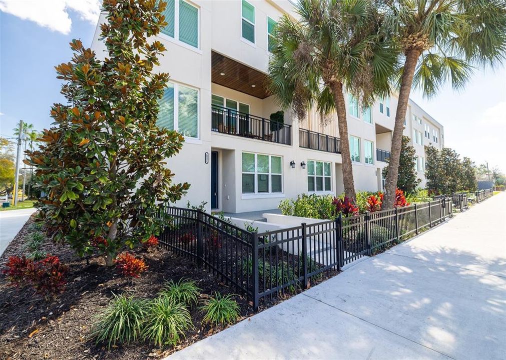 For Sale: $575,000 (3 beds, 3 baths, 2424 Square Feet)