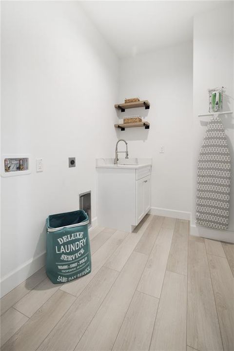 For Sale: $575,000 (3 beds, 3 baths, 2424 Square Feet)